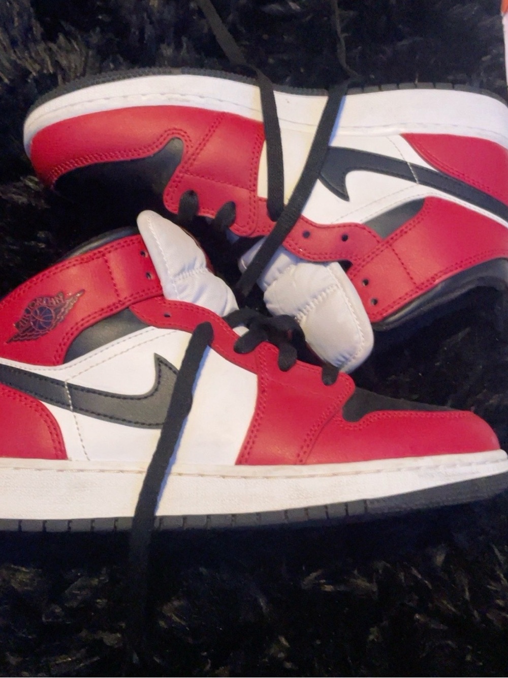 Jordan Kids High-Top Sneakers in Red, White & Black